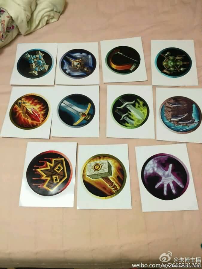 一岁小孩玩魔兽11个职业抓周!会选择哪个职业?